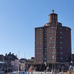 Pier 12 *
